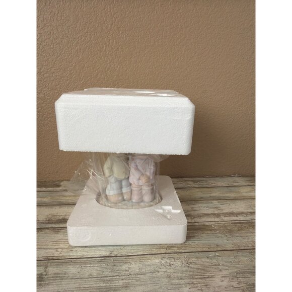 Precious Moments 1997 "He Is Our Shelter From the Storm" #523550 Enesco NIB - Picture 4 of 15